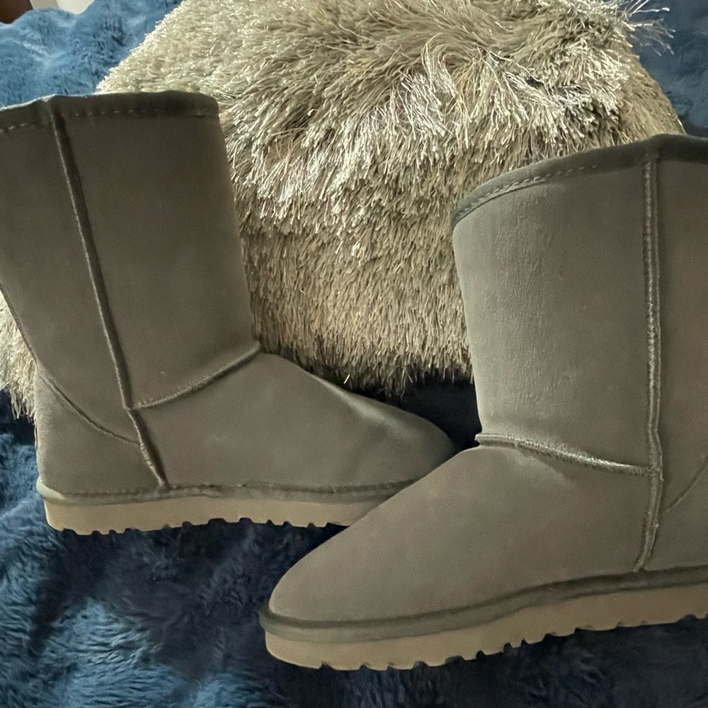 UGG Charcoal Short Boots, Women's Size 9